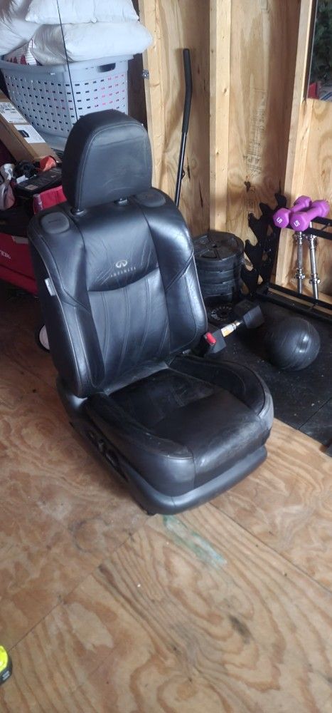 2012 M37x Seat Passenger