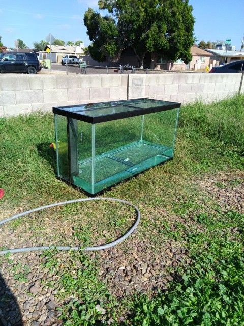 85 Gal. Aquarium Water Tank & Accessories 