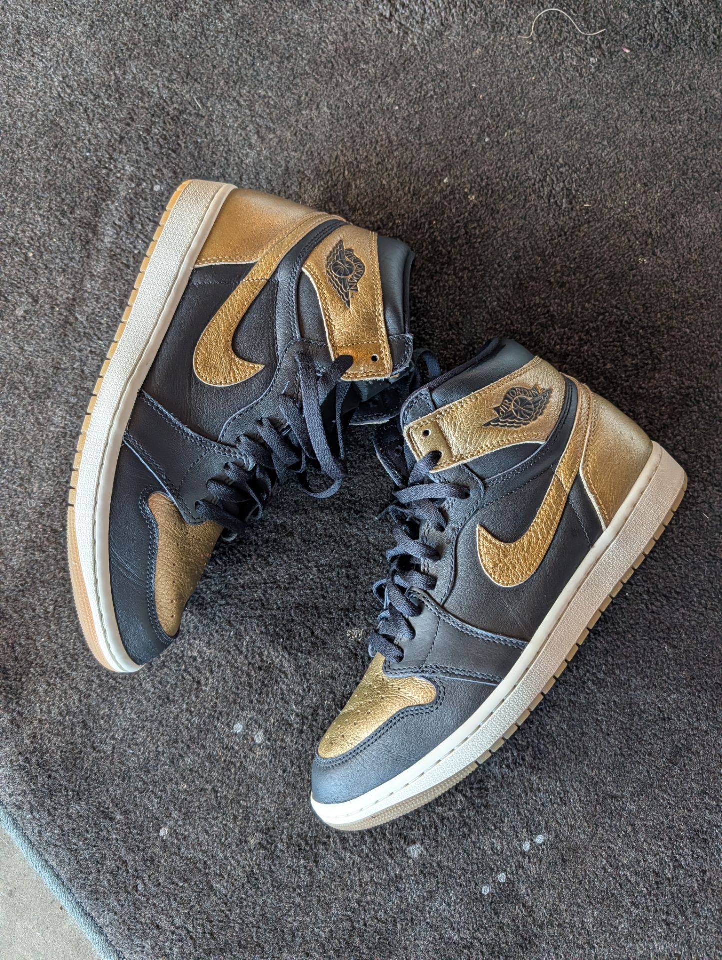 Jordan 1 black and gold size 10.5