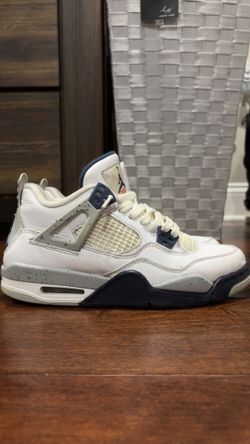 Jordan 4 ‘Midnight Navy’  Size 7