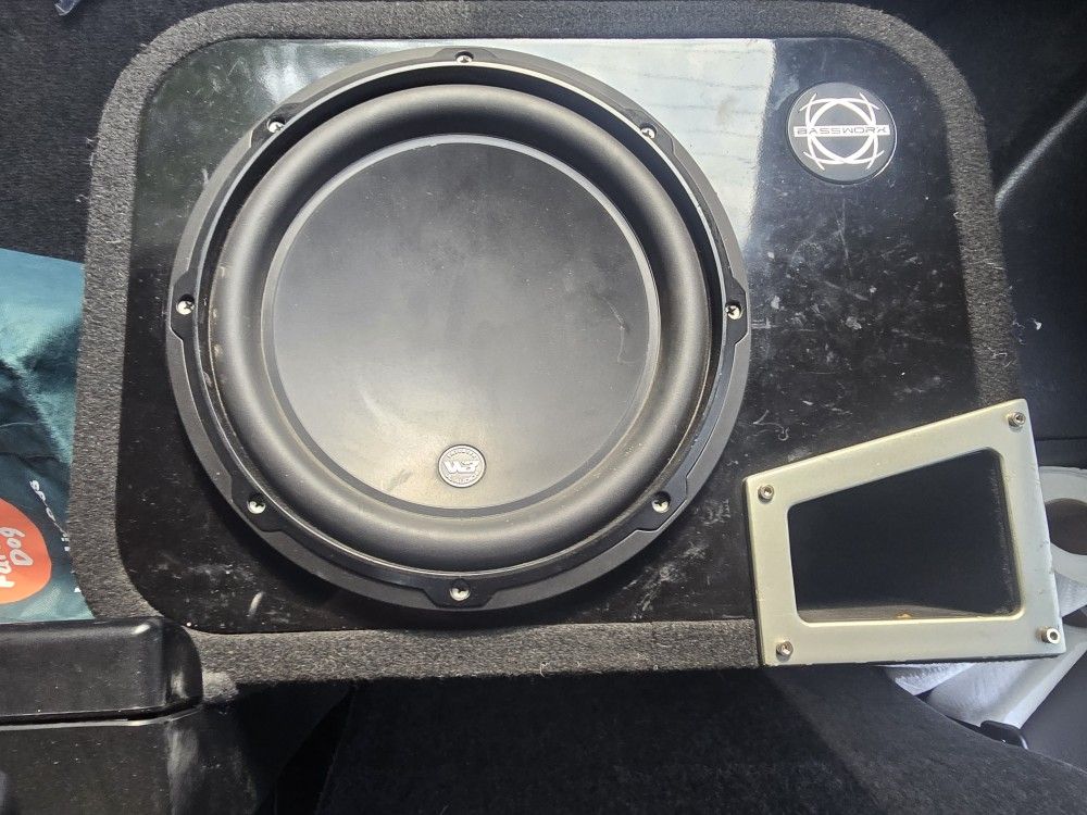 JL W3 SUBWOOFER WITH BOX AND AMP