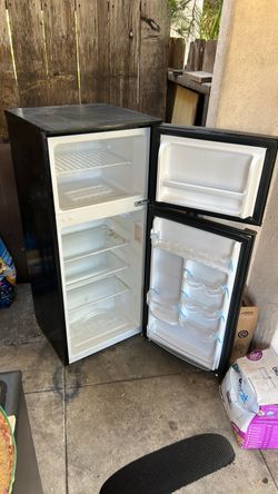 Magic Chef 4.5 cu. ft fridge/freezer