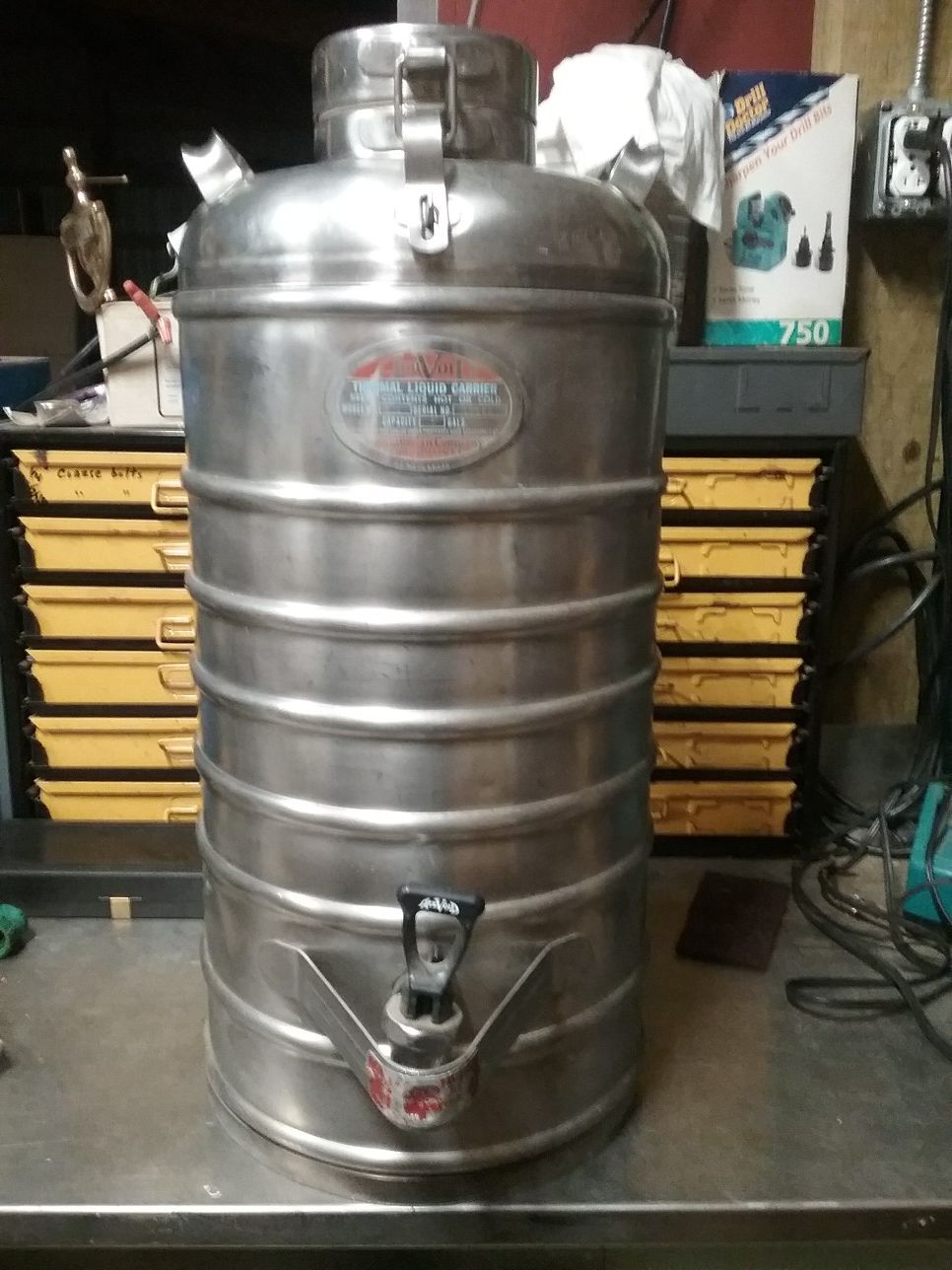 AerVoid Thermal Liquid Carrier keep contents hot or cold Model 801