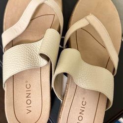 BRAND NEW - Vionic Marvina Women's Orthotic Toe-Post Sandals