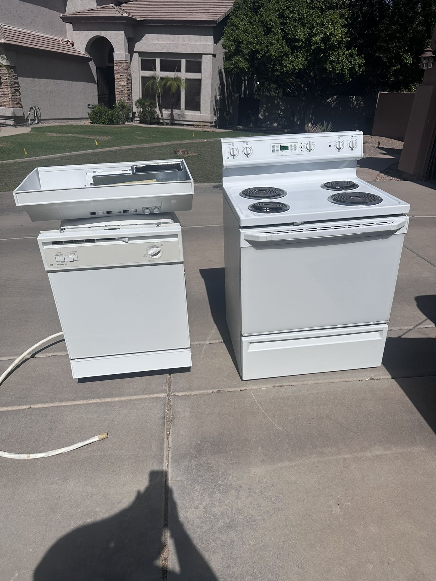 Kitchen Appliances, Range, Dishwasher, Hood Fan
