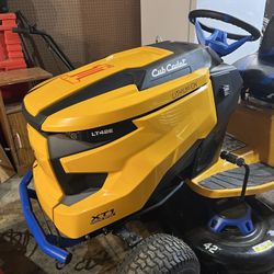 Cub Cadet Xt1 Lithium 42” Riding Lawnmower ,2024
