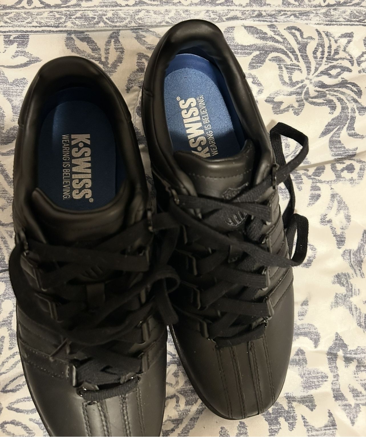 Near new kswiss Black Shoes - Size 8.5