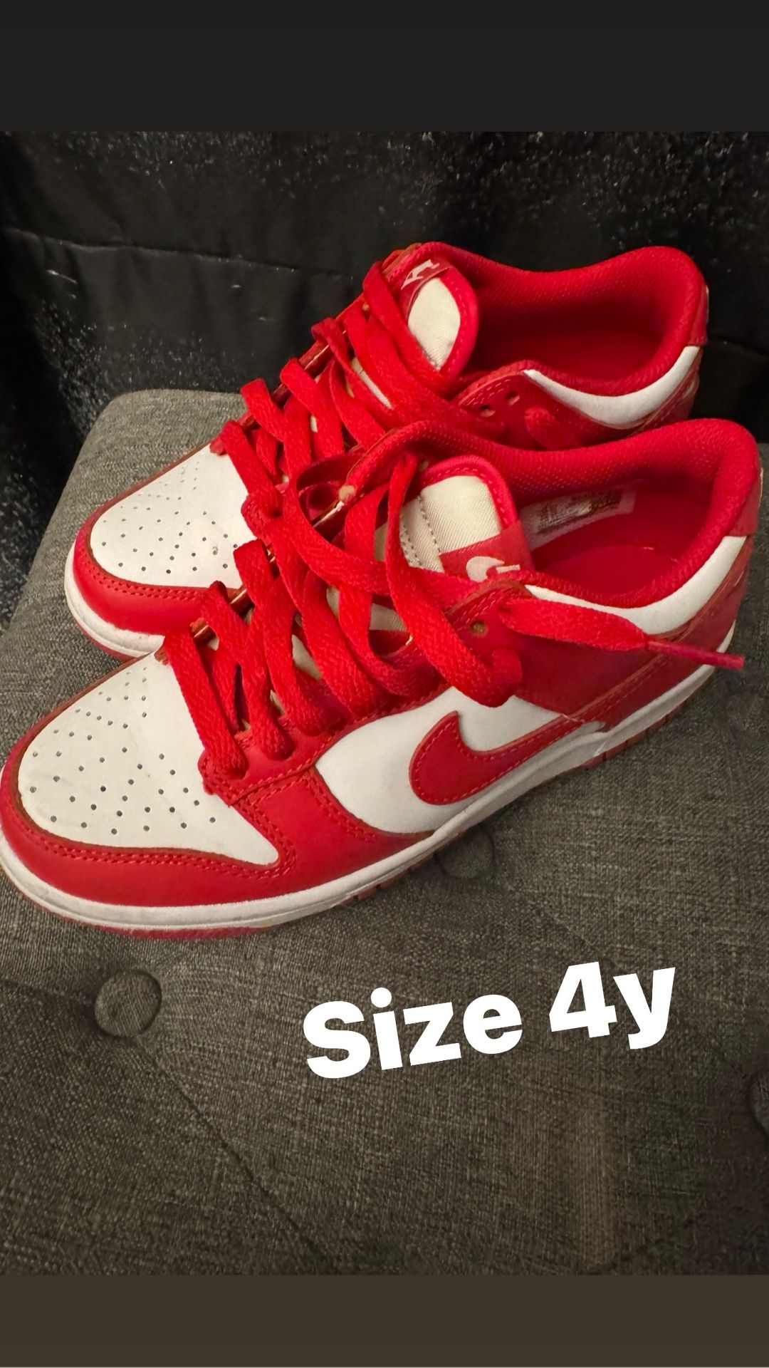 Red dunk gloves still like new size 4Y