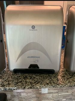 Sensor napkin dispenser