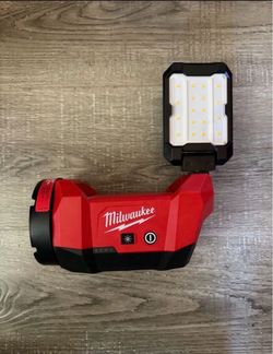 Milwaukee M12 Rover Light