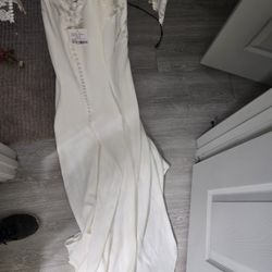 700.00 Brand New Never Worn Wedding Dress