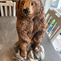 Grizzly bear statue