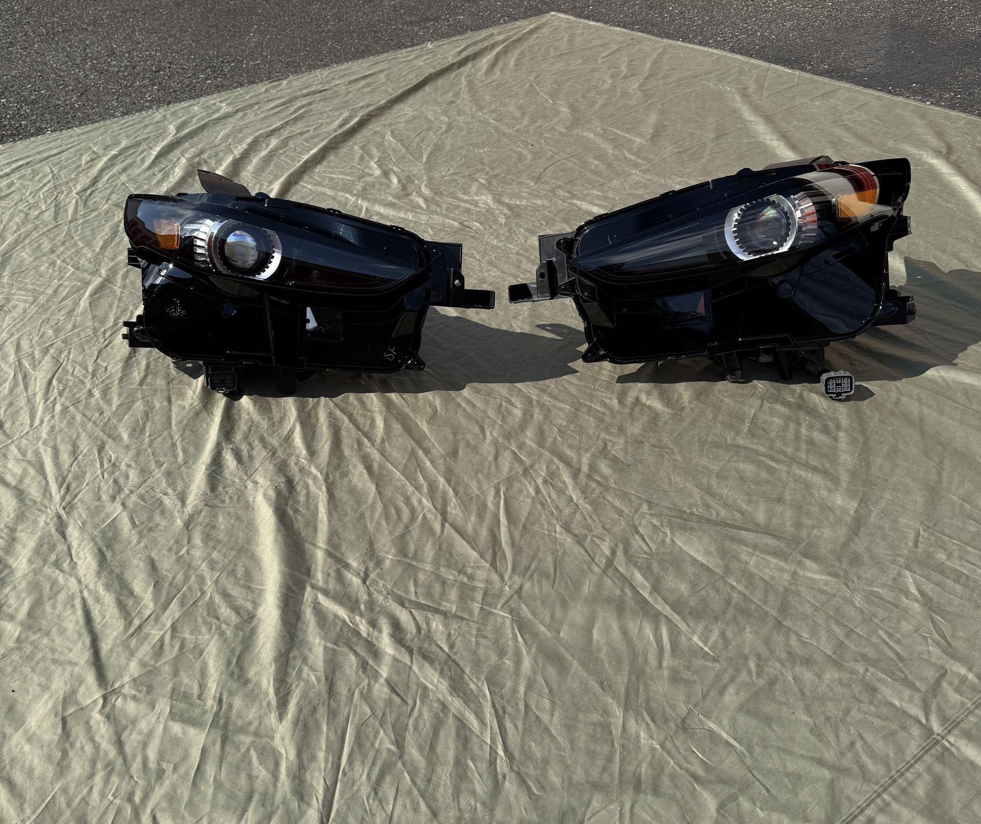 2020–2023 Mazda CX-30 OEM LED Headlights (Pair – Left & Right,)Adaptive