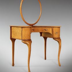 French Art Nouveau Style Tiger Oak Dressing Desk w/ Sculpted Cabriole Legs & Heart Mirror, c.1920's - Delivery Available