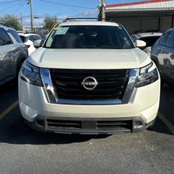 2023 Nissan Pathfinder SV