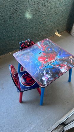 Spider-Man table and chairs with hidden storage