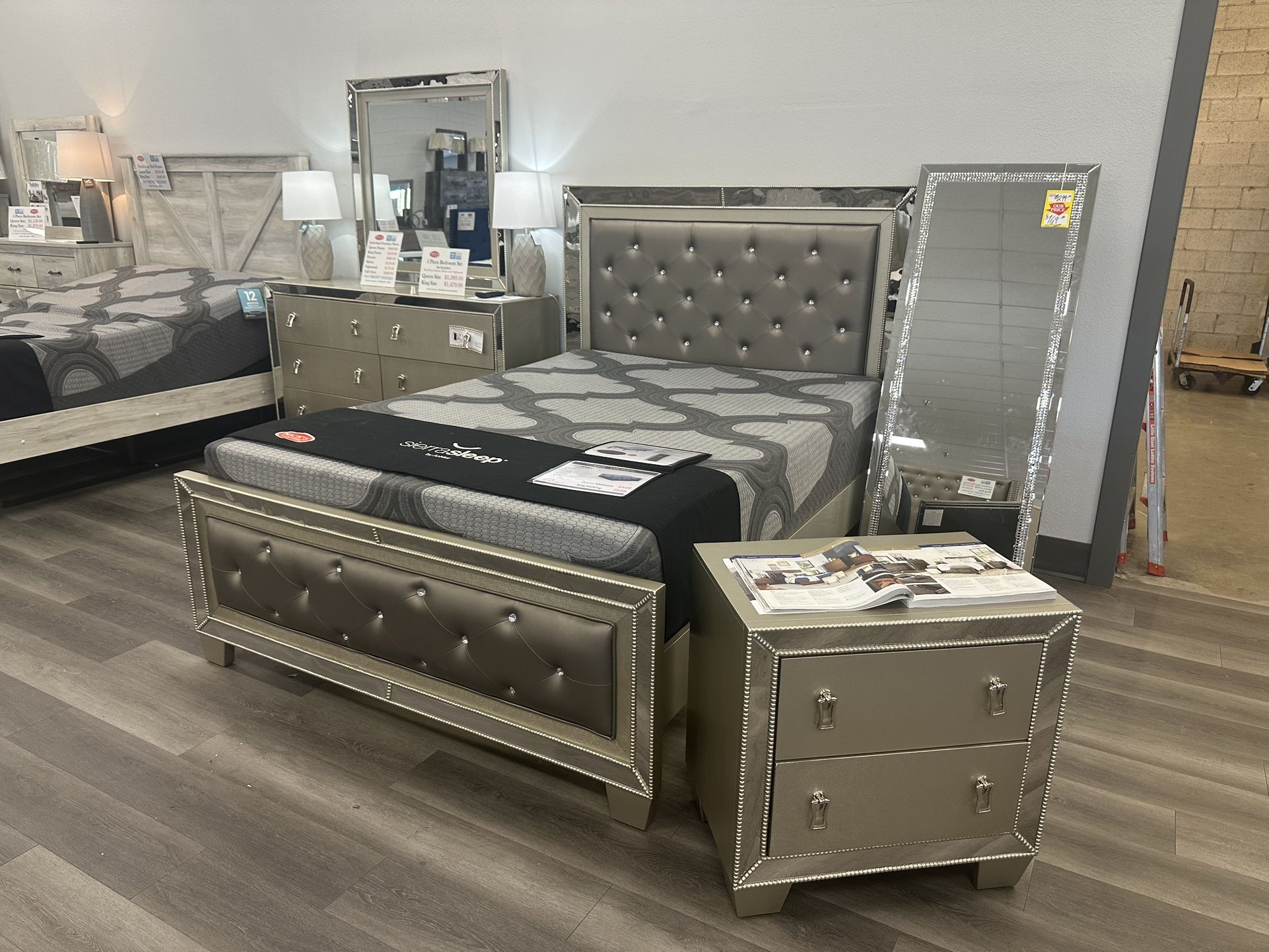 Display Model Clearance Queen Size 4 Piece Bedroom Set Includes Bed Frame, Dresser, Mirror