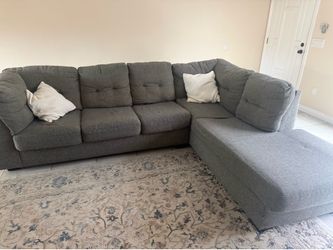 Sectional w/ pullout bed