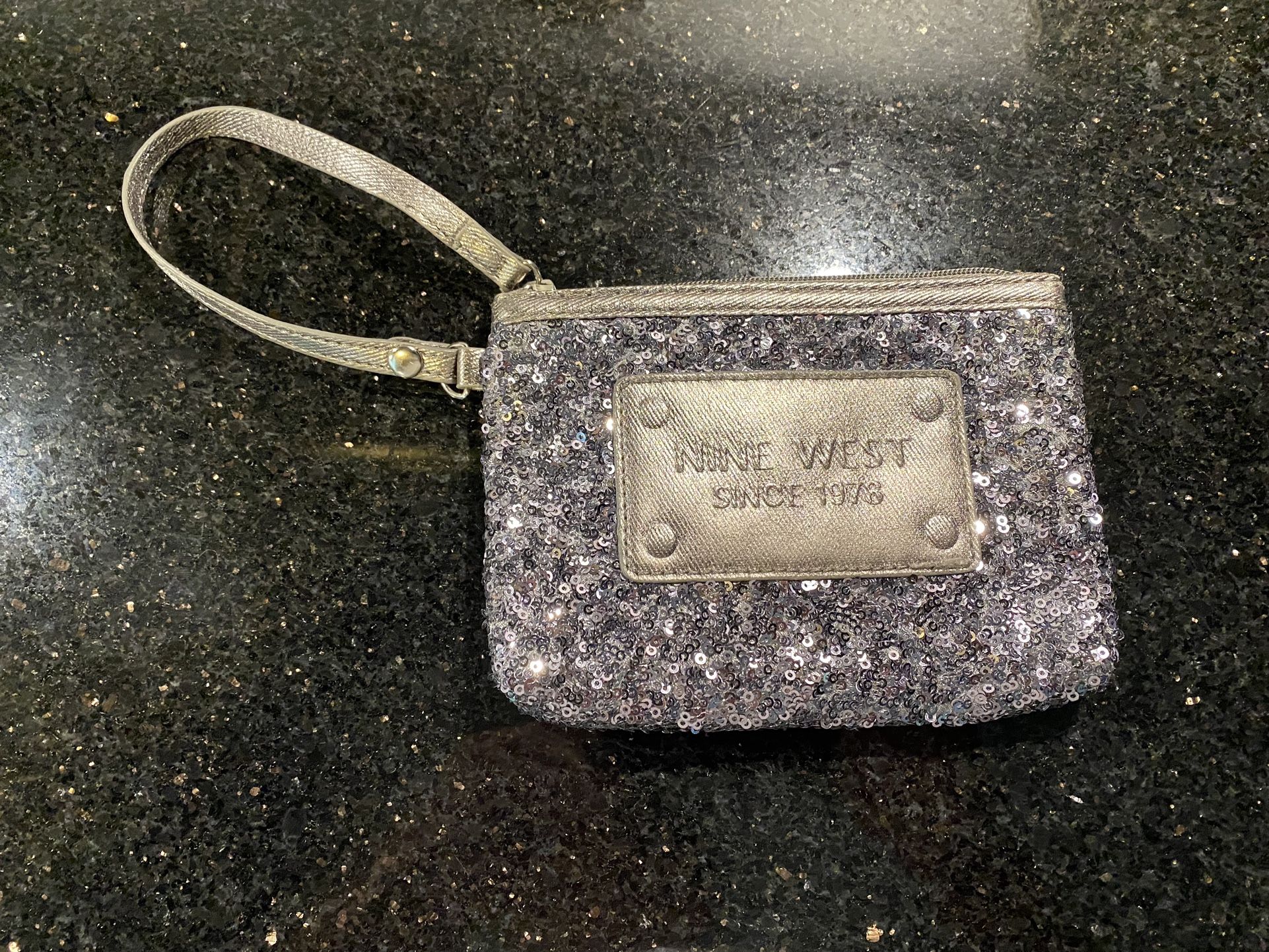  Nine West Card Case Wristlet Clutch Handbag Gold Sequin 