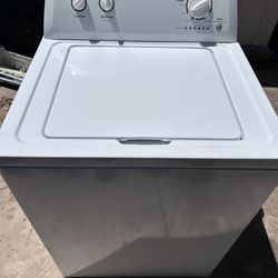 Roper Washer In Excellent Conditions 