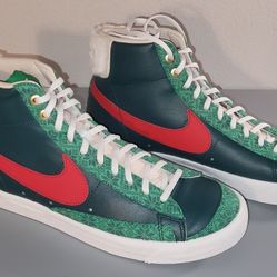 Nike SB Blazer 77 VTG Christmas Sweater Size 10 New 