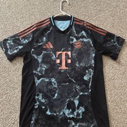 Bayern Munich 24-25 Away Kit Large 