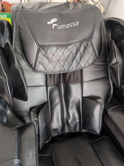 Fumassa Full Body Massage Chair – Zero Gravity, Barely Used