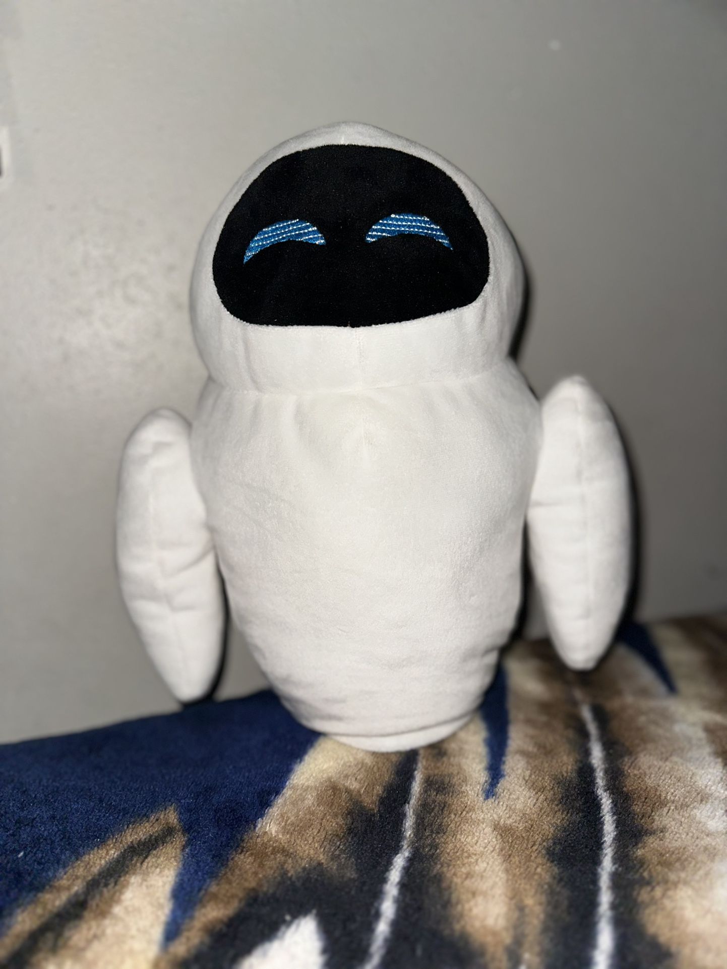 Disney Pixar Wall-E Eve Squinting Eyes Plushie 12inch