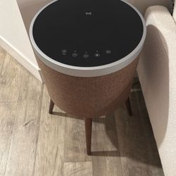 Stand Bluetooth Speaker 