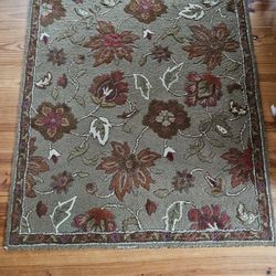 Pretty Wool Area Rug 7'5" x 5'