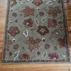 Pretty Area Rug 7'5" x 5'