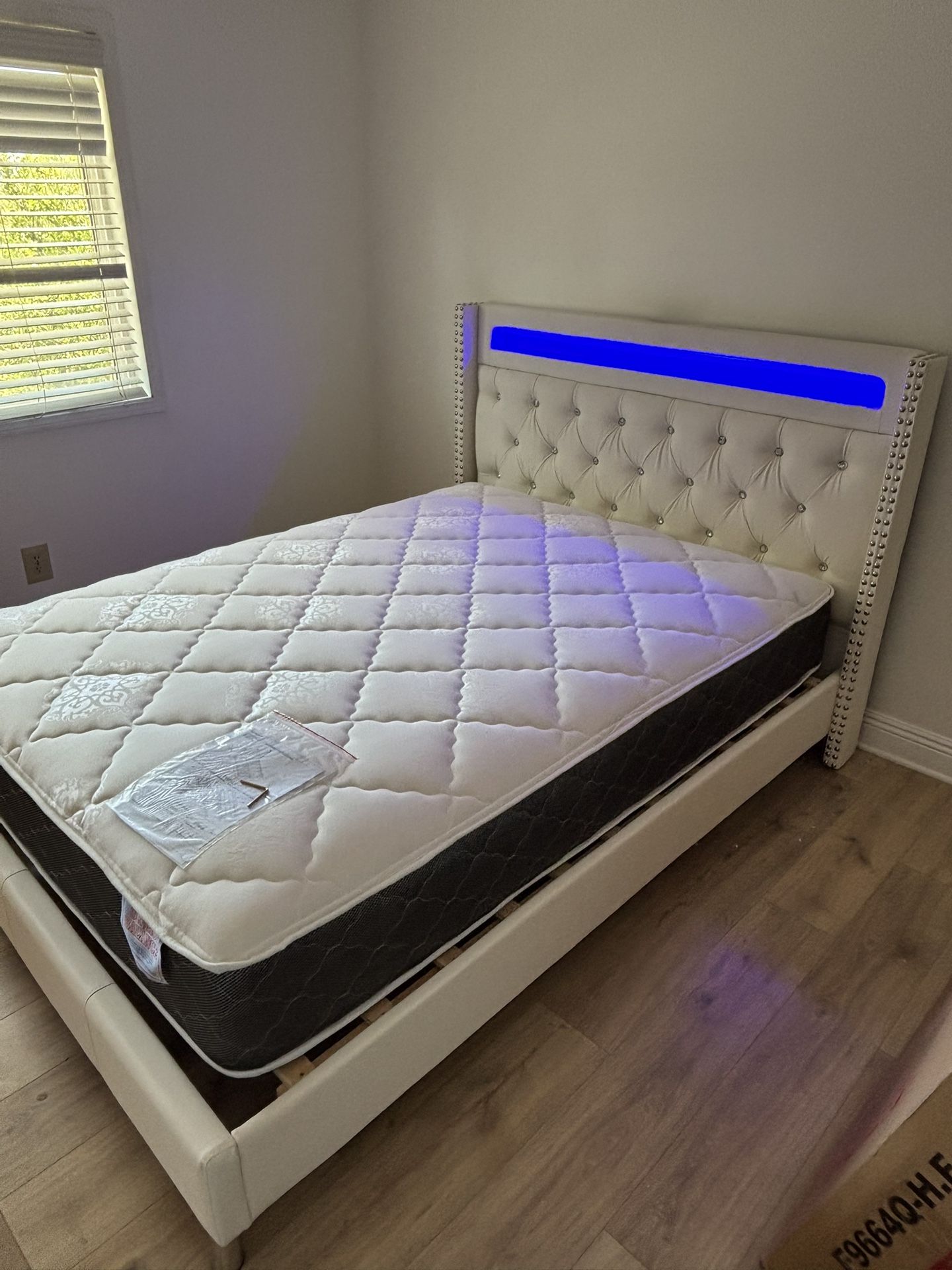 Queen Size Bed Frame With Mattress
