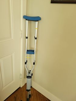 Adult crutches plus a set of soft armpit comfort pads.