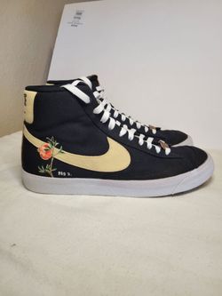 Nike
Blazer Mid '77 'Pomegranate' Size 9.5