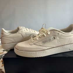 Shoes: Reebok Club C 85 