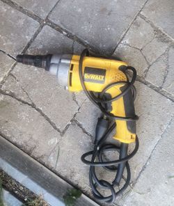 reversing versa clutch screwdriver