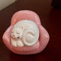 Kitty Cat Salt & Pepper shakers -several Sets