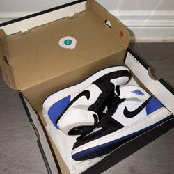 Air Jordan 1 Mid SE GS Royal Black Toe