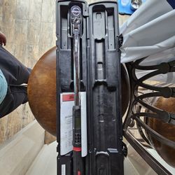 SNAP ON DIGITAL TORQUE WRENCH 12.5