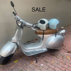 Electric Vespa Scooter + Helmets ❤️