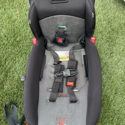 Diono car seat/booster seat (in Des Moines)