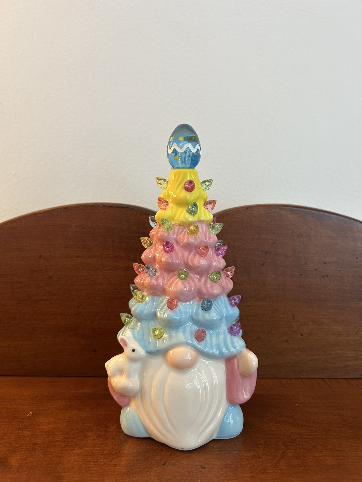 Gnome Easter Egg Light Up Ceramic Tree - works & in great condition 7.75” x 3.75”