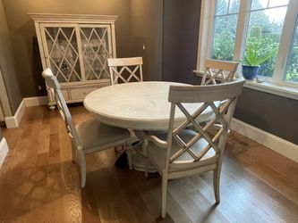 American Drew Dining Table 54” Round W/ Extension Leaf