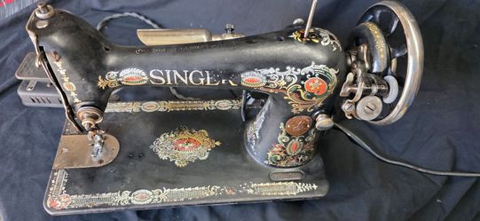 1919 Singer sewing machine (still works, no case)
