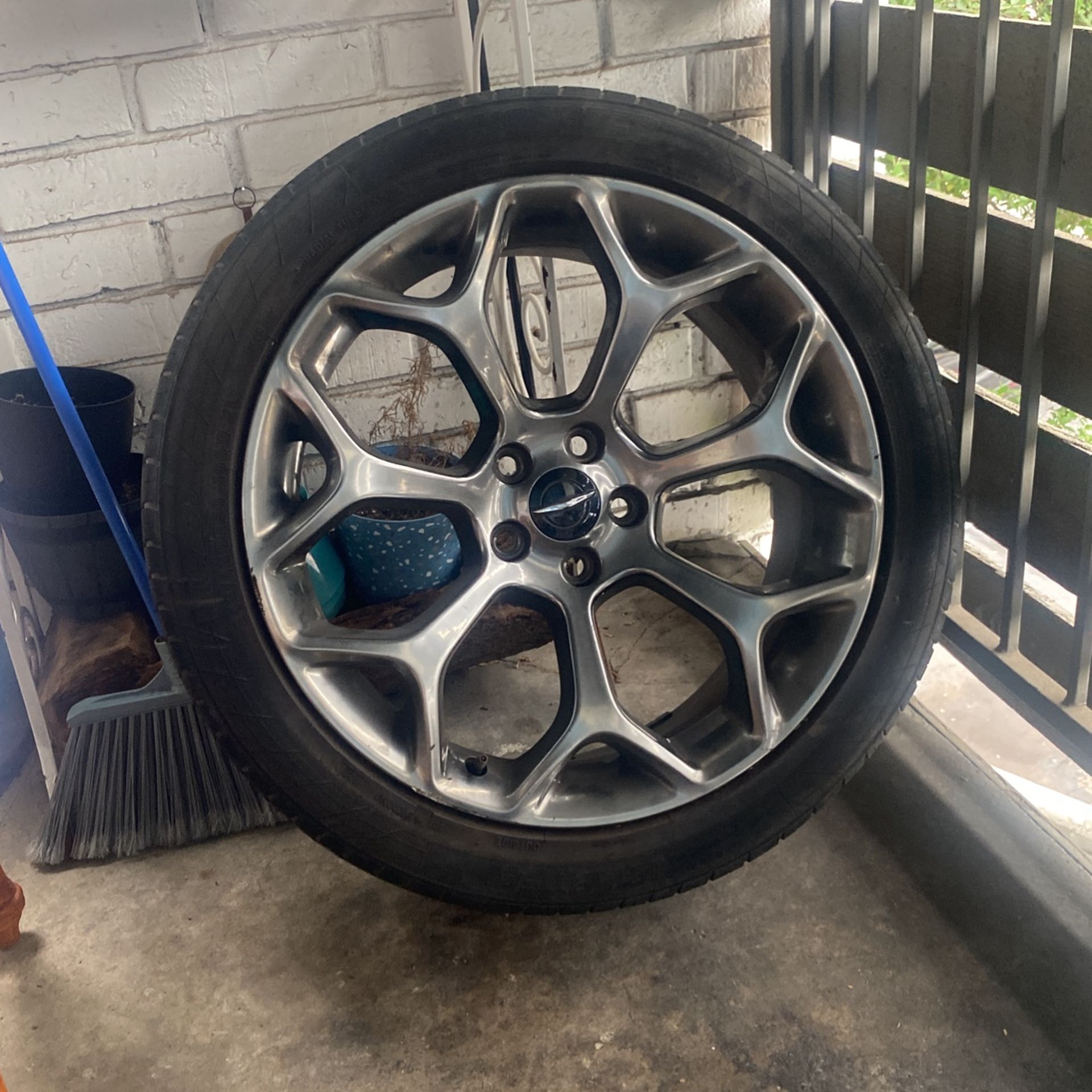 Chrysler 300 Rim (1only)