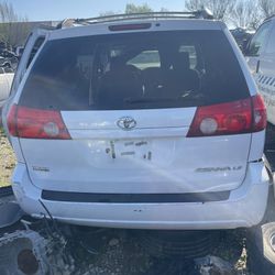 2010 Toyota Sienna For Parts