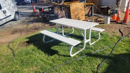 Picnic Table 