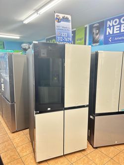 Samsung 36 in. Wide Bespoke 29 Cu. Ft. 4-Door Flex French Door Refrigerator with Beverage Center and Auto Open Door - White Glas