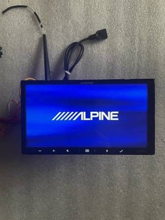 Alpine 7" Car Stereo (iLX-W650)