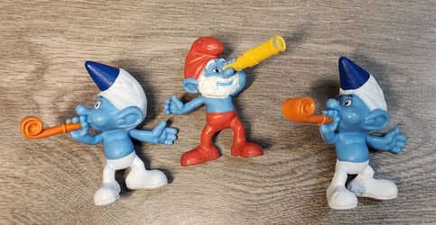 3 smurfs